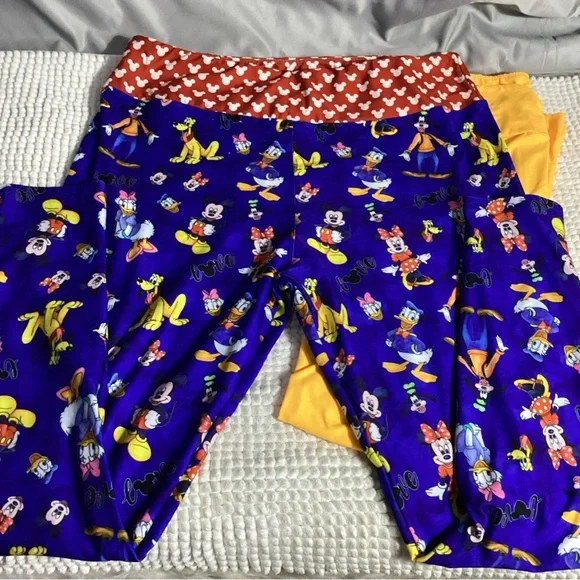 SOLD………CL “love” Disney Themed Mickey Minnie Daisy Goofy Women’s Leggings - Picture 3 of 6